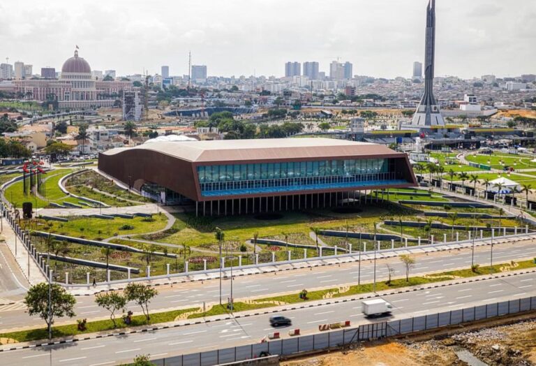 702FF809-690F-419C-8417-0549401B668F