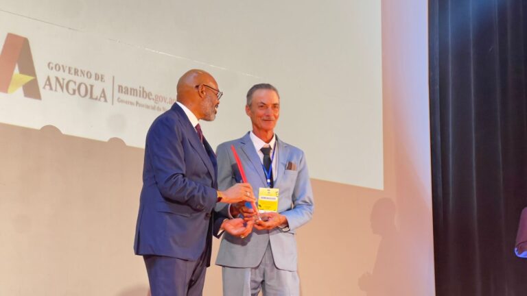 ACC9FD5F-BCA6-4179-9E10-36DAB6F9C5A8