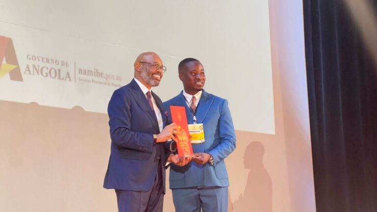 C8253E8D-9D6A-448D-AAB2-4889C7909E3E