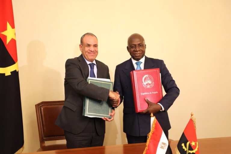 51E7FA04-B0D6-43E1-B61B-4F689608BBB2