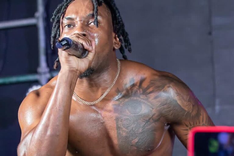 B6B6E144-B2D8-4EE4-9BE3-5708DC28D70D