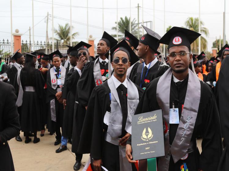 D73A2157-C37A-4733-8956-3FF509F689E2