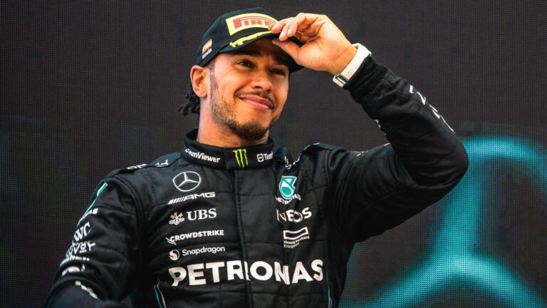 lewis-hamilton-smiling-cap-planetf1